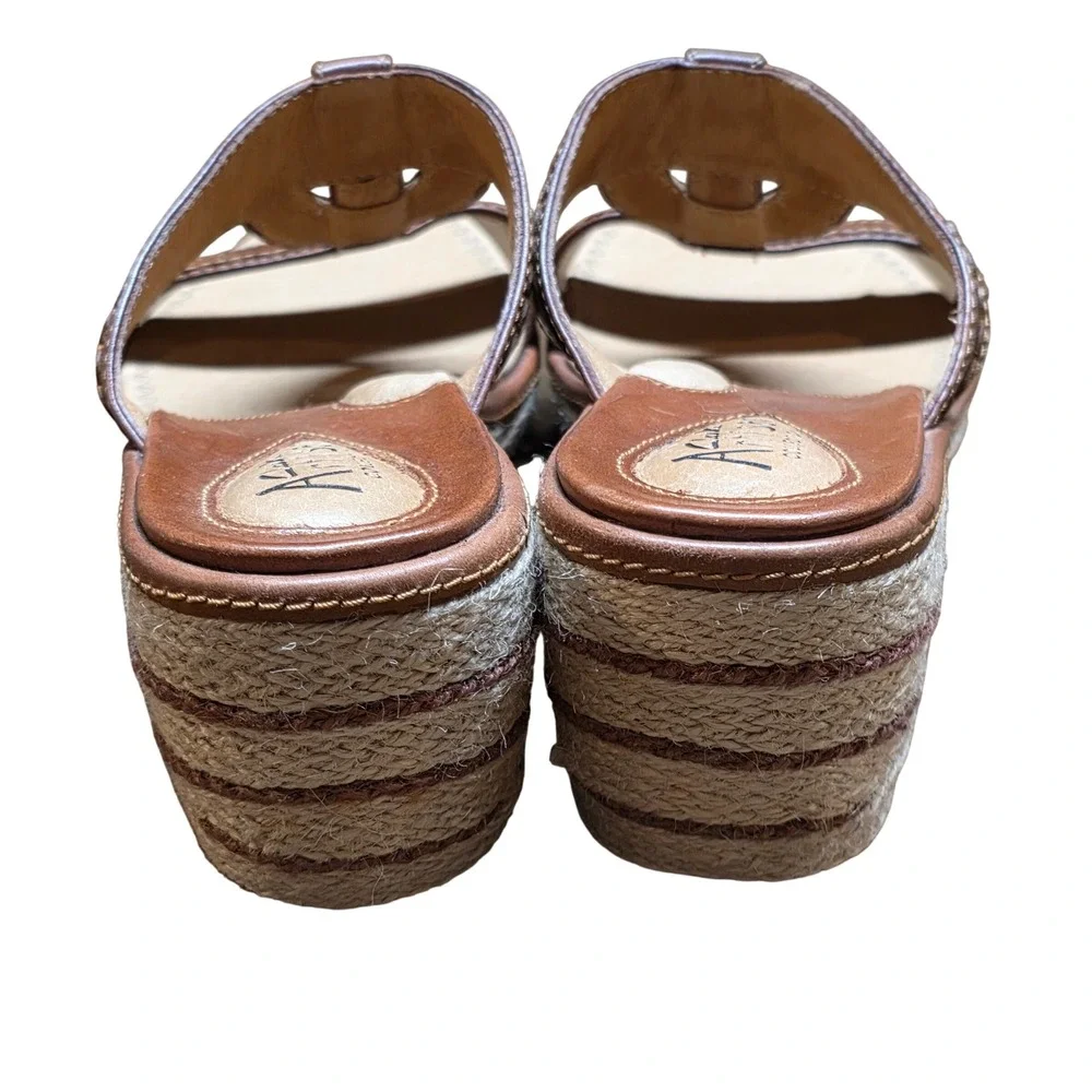 Clarks Artisan Collection Brown Leather Scalloped Wedge Sandals Womens 8M 73532